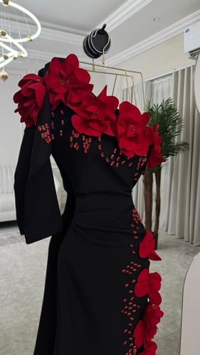 فستان سهره اسود ورد احمر