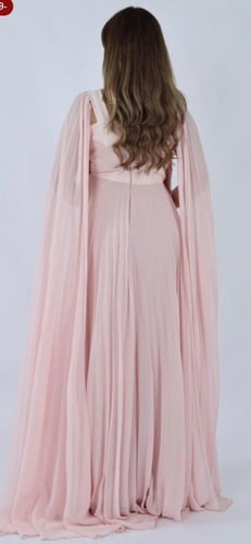 فستان حمل وردي فخم