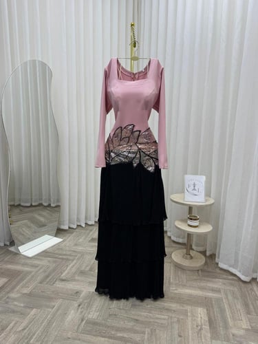 فستان سهره فخم وردي واسود