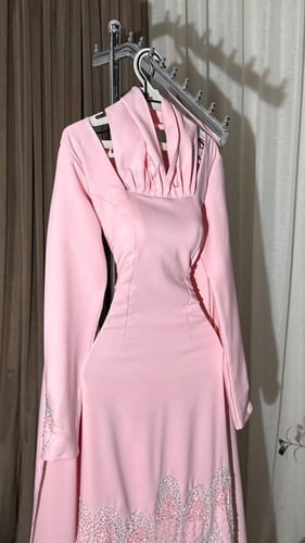 فستان سهره فخم وردي