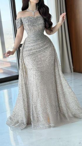 فستان سهره فخم. فضي