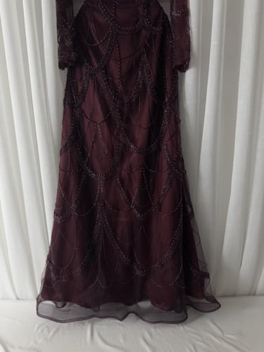 فستان سهره فخم برغندي