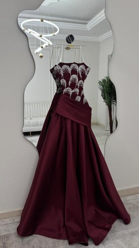 فستان ملكه فخم وراقي جدا