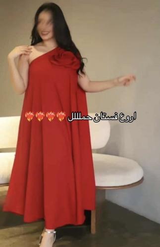 فستان. حمل رغد احمر