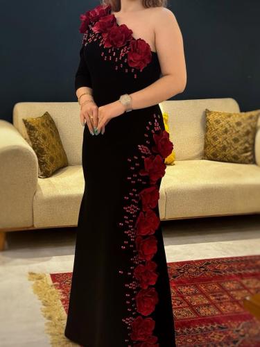 فستان سهره اسود ورد احمر