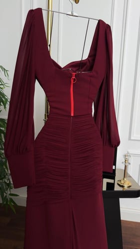 فستان وجدان سهره عنابي