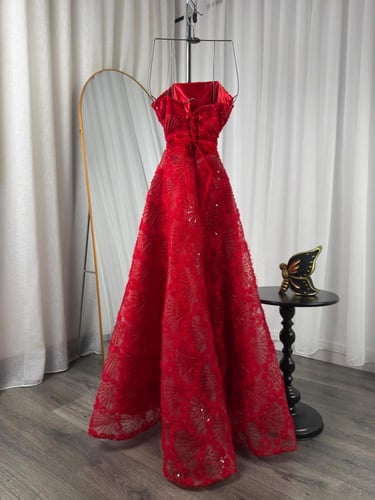 فستان سهره فخم. احمر