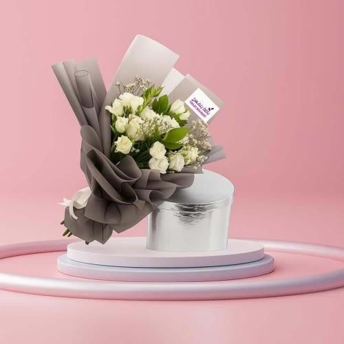 باقة ضوء القمر – ورد أبيض ناعم وبراعم ورد هدية راق...