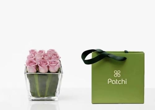 أناقة هادئة في مزهرية مع شوكلاتة باتشي او فيريرو ا...