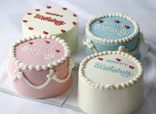 باقة / عيد ميلاد متكاملة مع ورد الجوري الاحمر