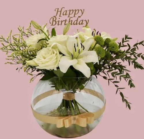 ورود صفراء وزنابق الدار البيضاء مع كيكة اني داني ك...