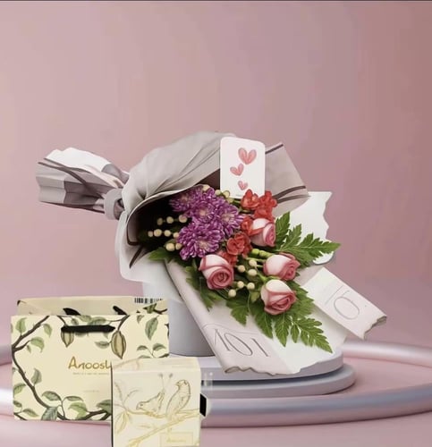 باقة مميزة نابضة بالحياة مع شوكولاتة باتشي او فيري...