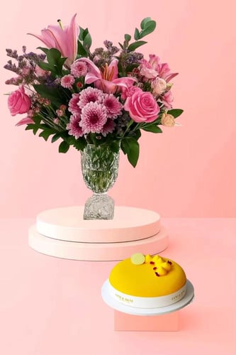 البهجة في مزهرية مع كيكة اني داني الصغيرة