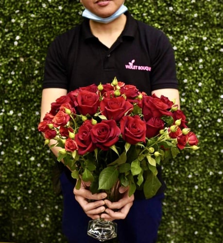 ورود حمراء وكيكة اني داني كيكة الصغيرة