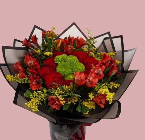 عناق الرومنسية/باقة ورد