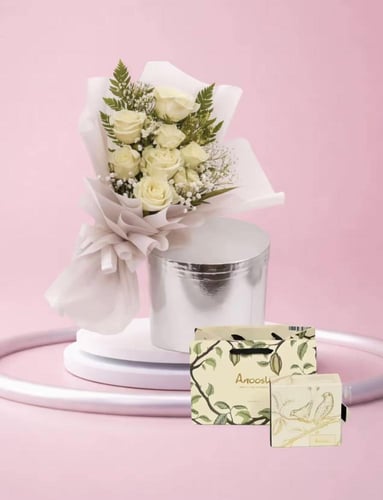 باقة أناقة بيضاء / مع شوكلاته باتشي او فيريرو