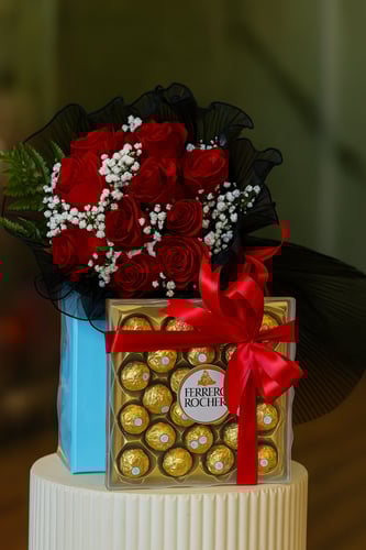 باقة جوي مميزة مع شوكولاتة باتشي او فيريرو