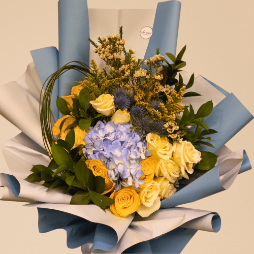 باقة روعة ساحرة – بوكيه ورد فخم من الهورتانسيا وال...