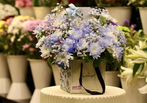 باقة سماء الورد مع شوكلاتة انوش