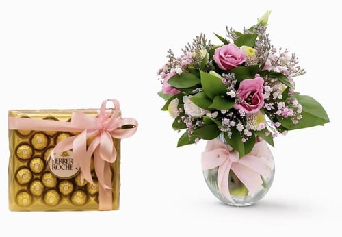 حلم رقيق في إناء مع شوكلاتة باتشي او فيريرو او الب...