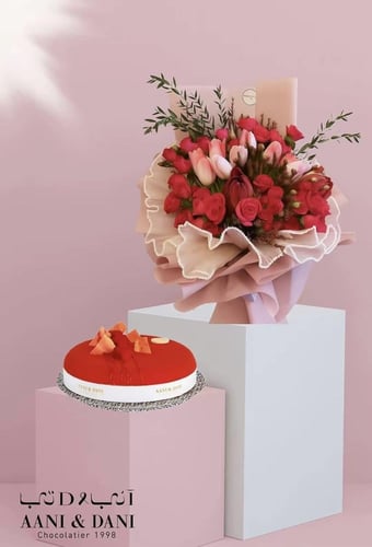 فخامة حمراء: باقة ورد وتوليب مع حلاوة كيكة أني ودا...