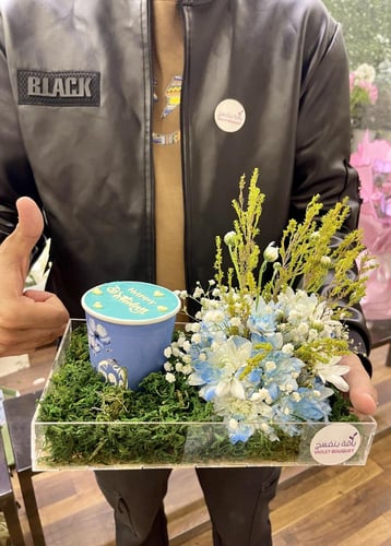 السحر الأزرق / القاعدة أكريليك تحتوى زهور الأقحوان...