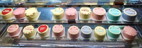 حلم رقيق في أناء مع اروى الصغيرة