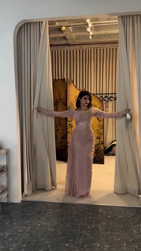 فستان سهرة فخم بتصميم أنيق