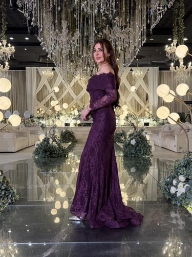 فستان سهرة ناعم بخامه دانتيل