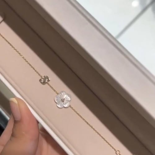 اسواره بالاسم معى ورده الزركون