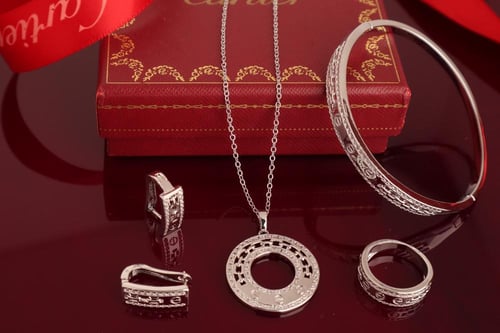 طقم اكسسوار كارتير معى تغليف الماركه