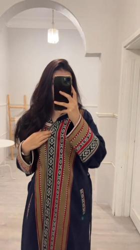 بشت نسائي باللون الكحلي المميز