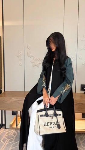 عبايه معى طرحه اليوم الوطني