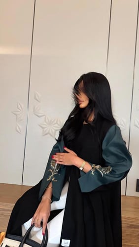 عبايه معى طرحه اليوم الوطني