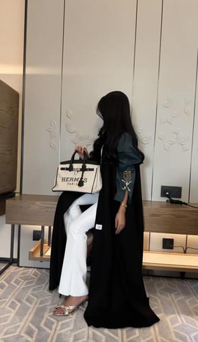 عبايه معى طرحه اليوم الوطني