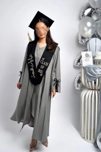 عبايات تخرج رمادي