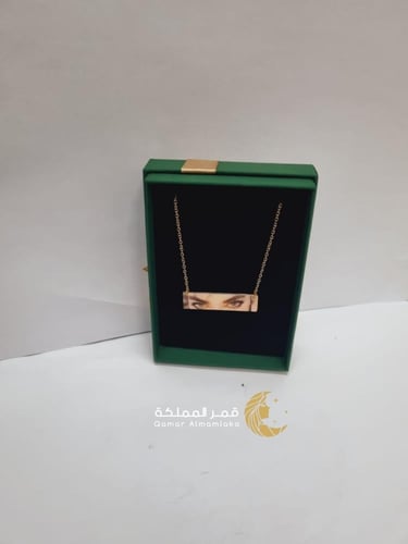 سلسال بحفر وطباعه صوره العيون مطلي بي الذهب