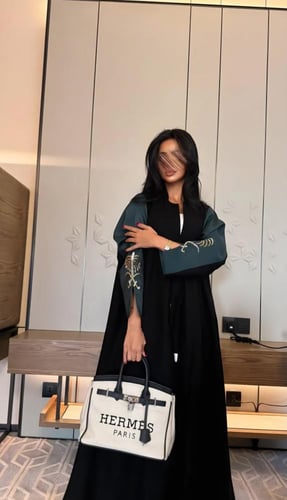 عبايه معى طرحه اليوم الوطني