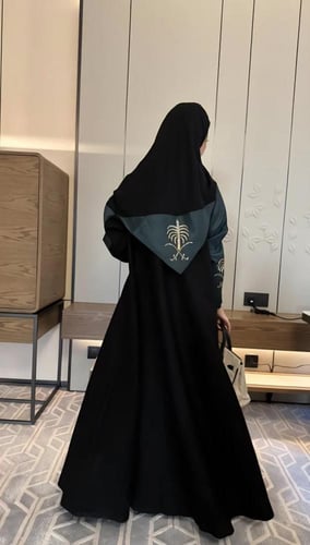 عبايه معى طرحه اليوم الوطني