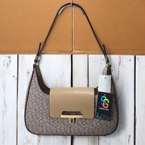شنطة كالفن كلاين بيج بني وسط