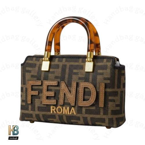 شنطة فيندي وسط