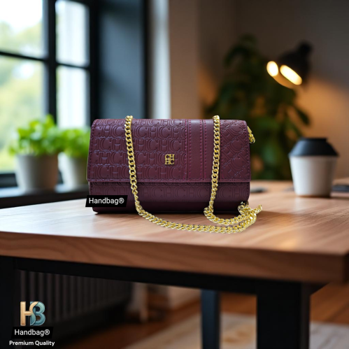 شنطة كلتش كارولينا هيريرا a4