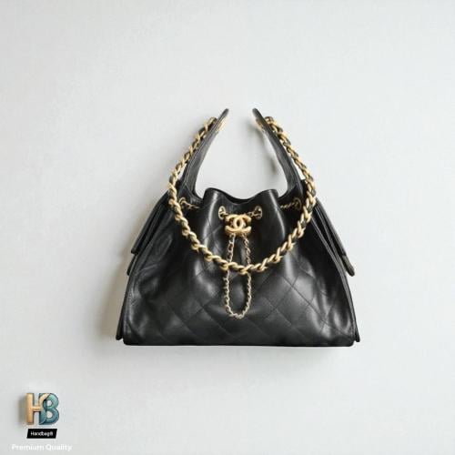 شنطة جلد شانيل وسط هولدر