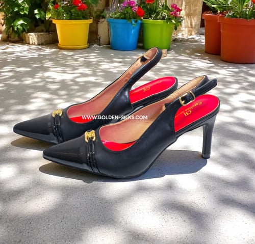 كعب كارولينا هيريرا أسود لماع ومطفي مقاس 39