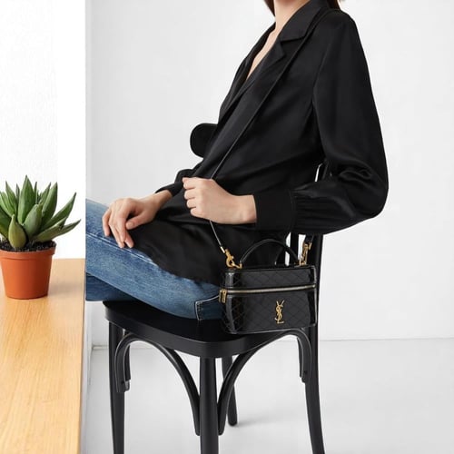 شنطة Gaby mini vanity bag أسود ميني لماع