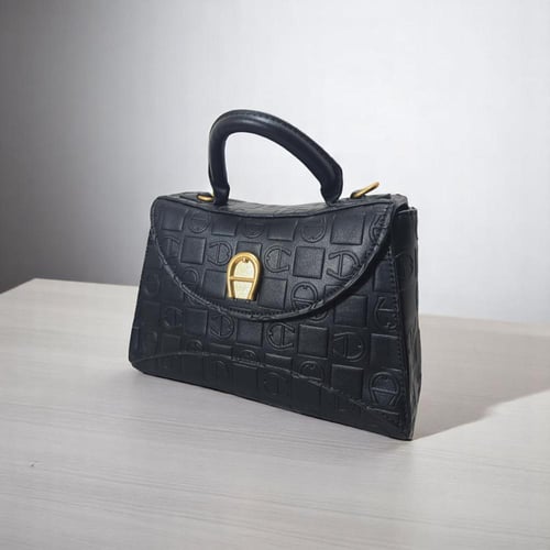 شنطة Aigner وسط أسود سيكوير