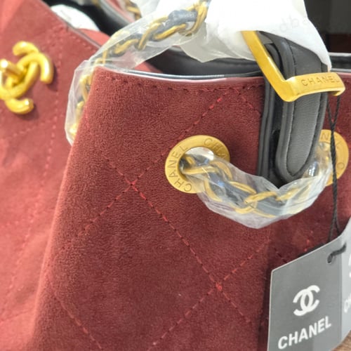 شنطة جلد شانيل لارج هوبو عنابي وسط