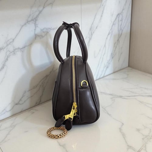 حقيبة ميو نصف دائري بني غامق