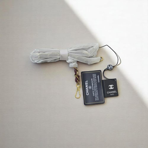 شنطة شانيل وسط جلد احمر غامق مطفي