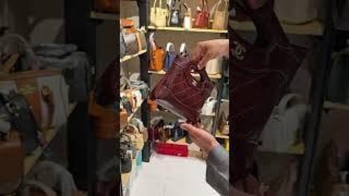 حقيبة شانيل هاند باق ميني بيج لوقو ذهبي